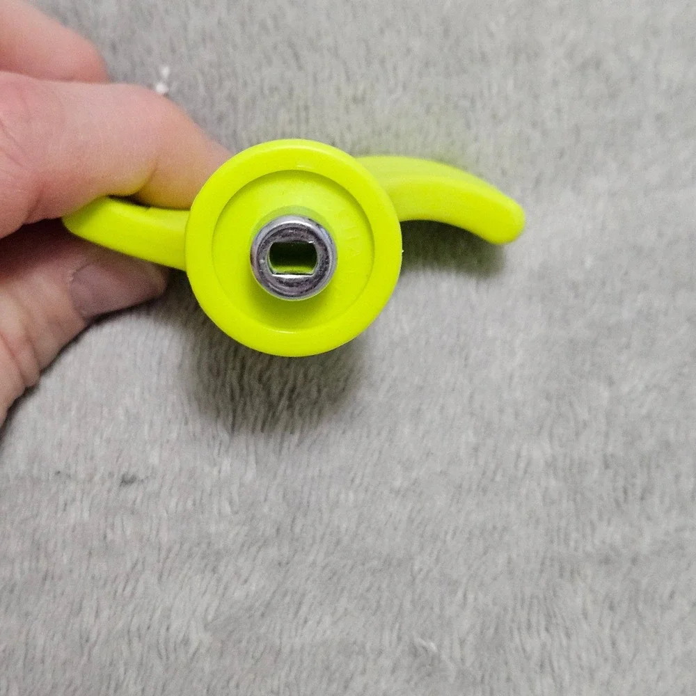 Nike Ckeat Wrench Tool Track Field Sprint Spikes Tool Key Neon Yellow With Bag - Picture 3 of 5